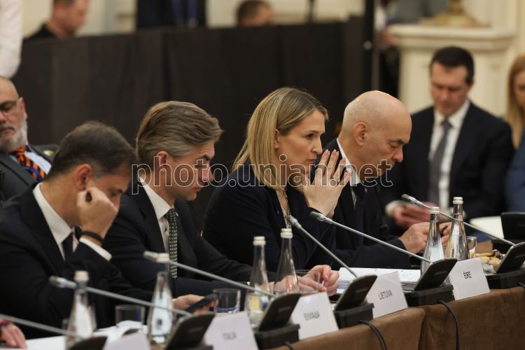 завантажується...